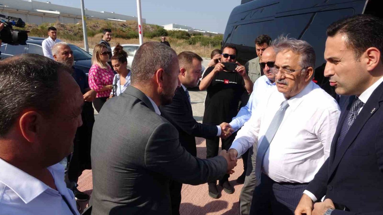 AK Parti Genel Başkan Yardımcısı Hayati Yazıcı, Ezine Gıda İhtisas OSB hakkında brifing aldı