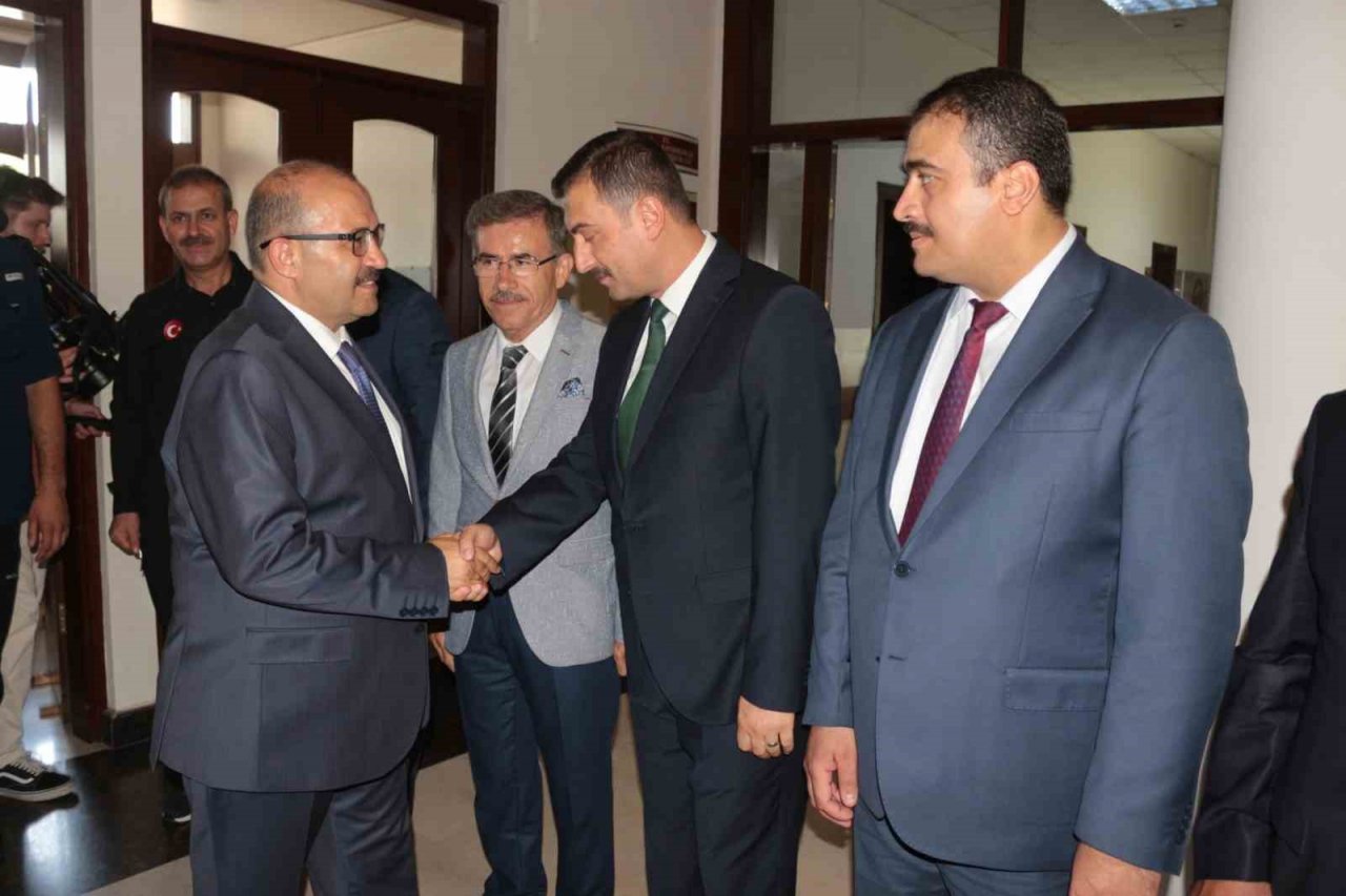 Balıkesir Valisi İsmail Ustaoğlu görevine başladı