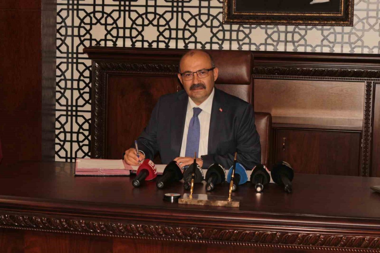 Balıkesir Valisi İsmail Ustaoğlu görevine başladı