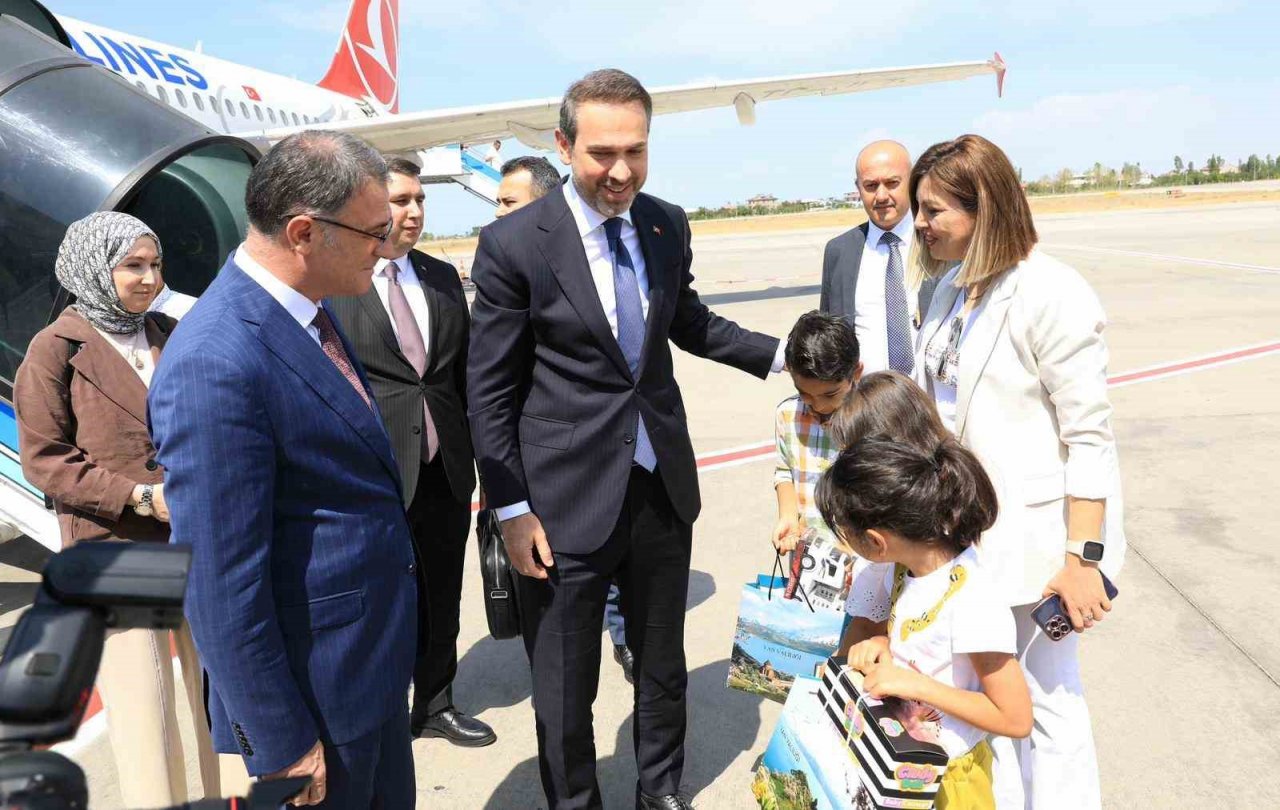 Enerji ve Tabii Kaynaklar Bakanı Bayraktar Van’da