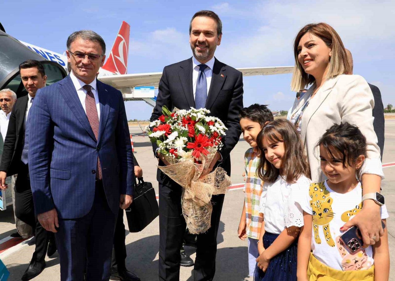 Enerji ve Tabii Kaynaklar Bakanı Bayraktar Van’da