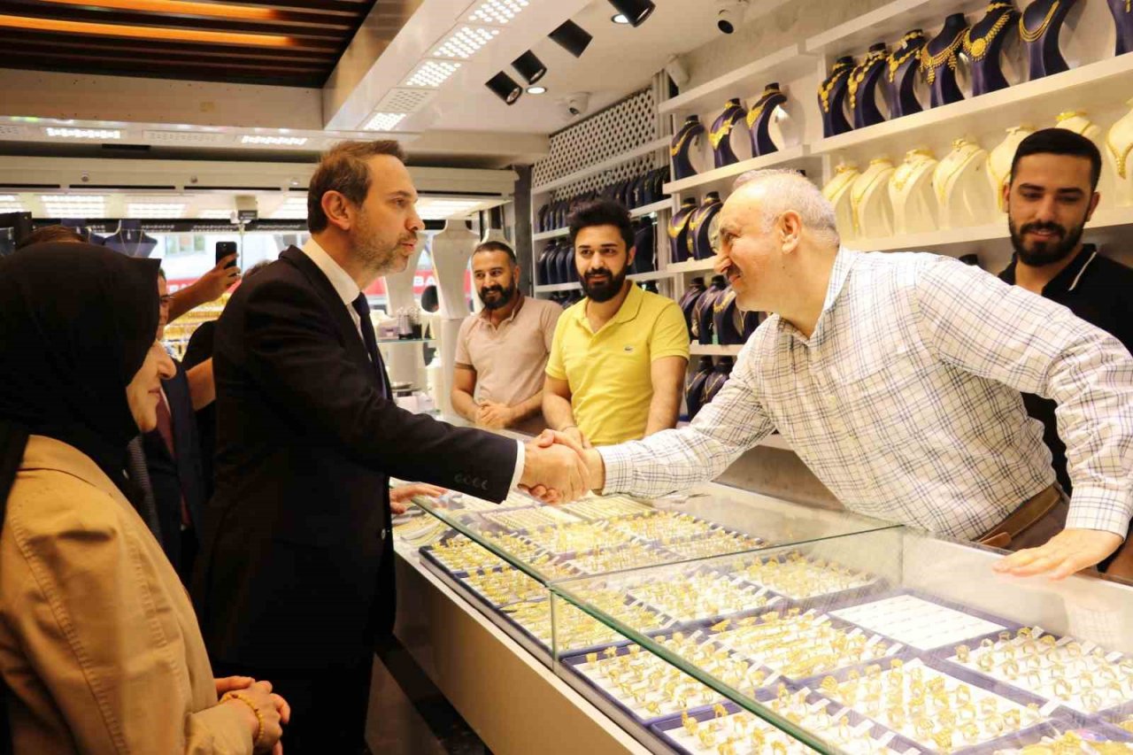 Bakan Bayraktar, Van esnafını ziyaret etti