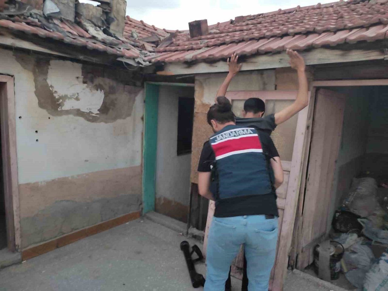 Silah zoruyla küçükbaş hayvan ve para gasp eden yabancı uyruklu 7 şahıs adliyeye sevk edildi