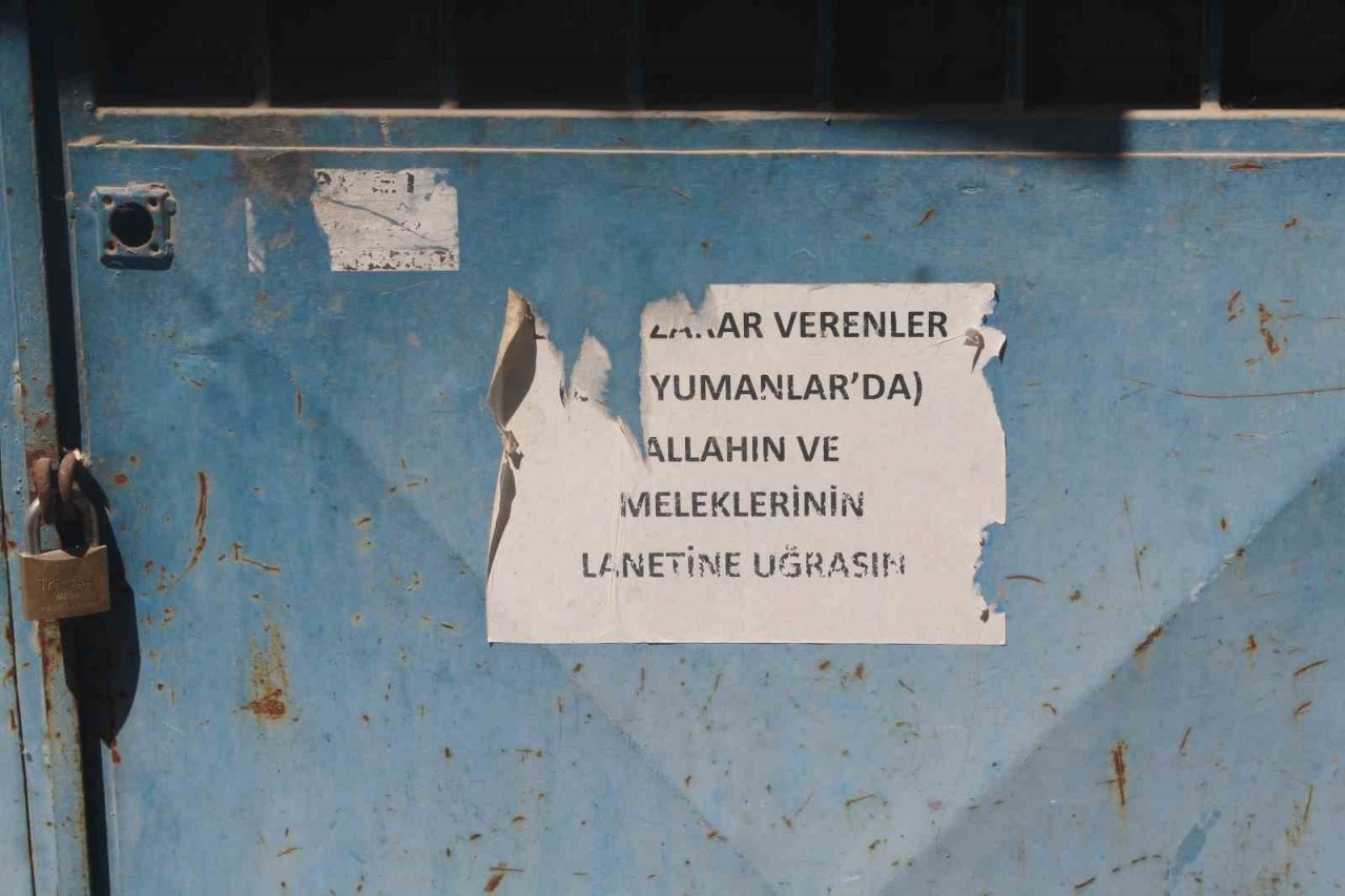 Eskişehir’de terk edilen evin kapısındaki gizemli yazı