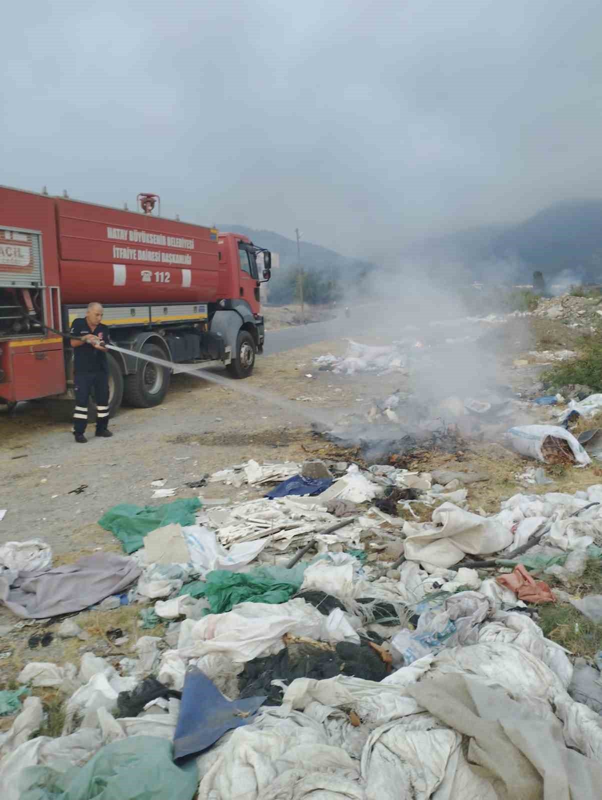 Çöp yangını büyümeden söndürüldü