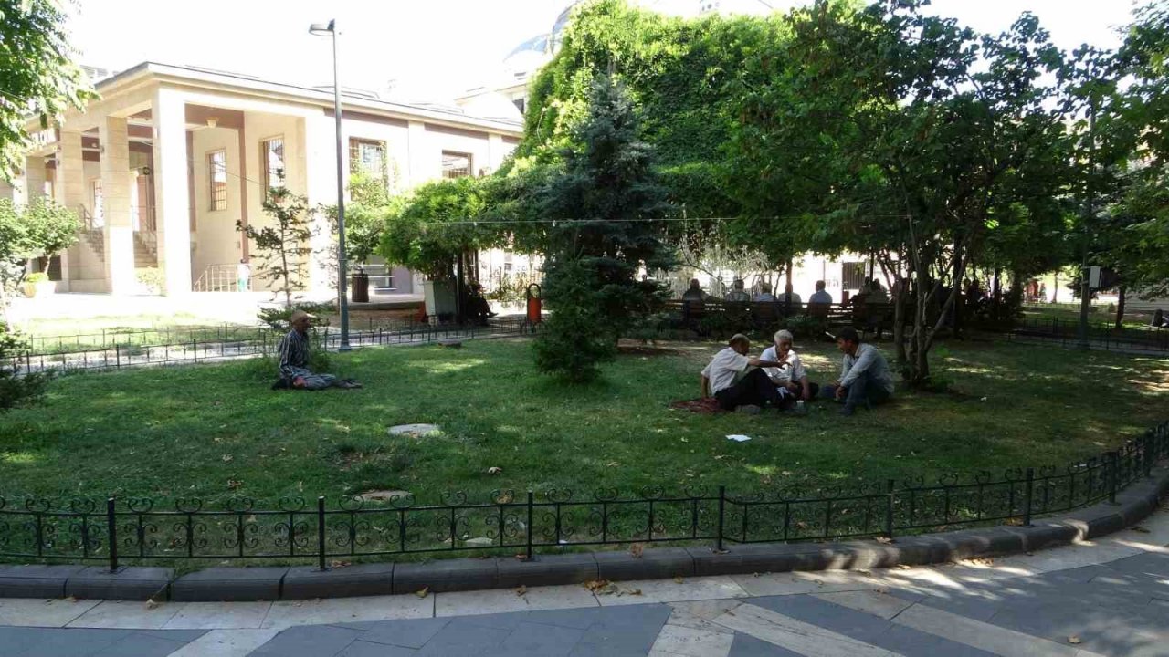 Deprem bölgesi Malatya’da sıcak hava etkili oluyor