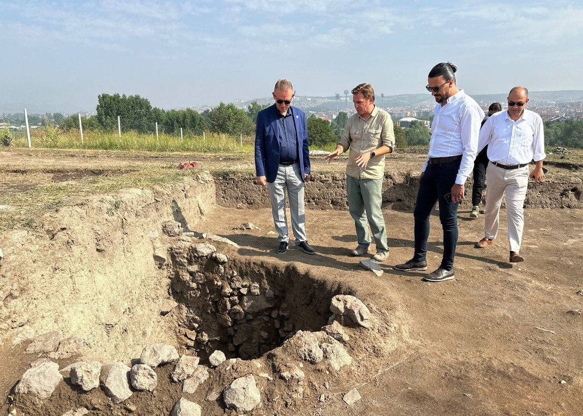 Tavşanlı’nın 8 bin yıllık geçmişine ışık tutacak kazı çalışmaları devam ediyor
