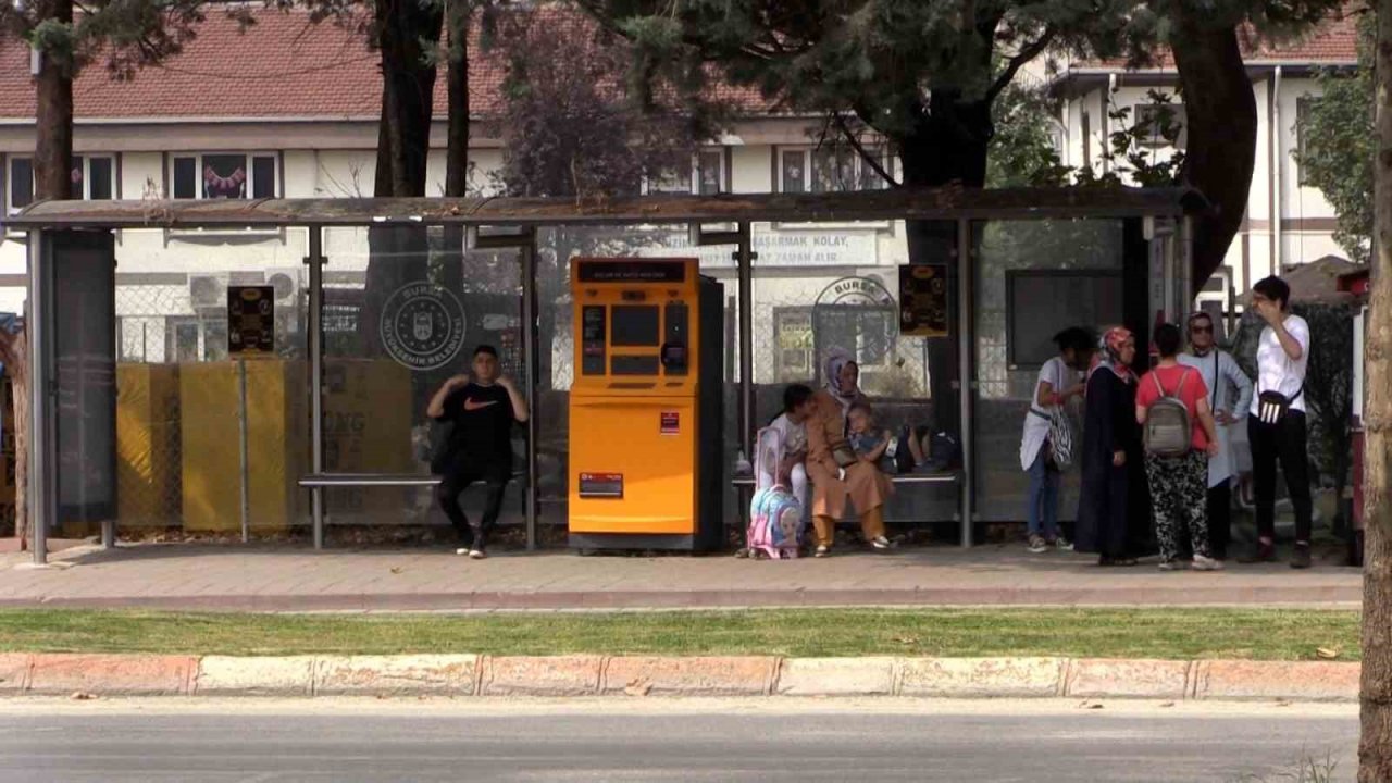 İnegöl’de ilk akıllı durak hizmete girdi