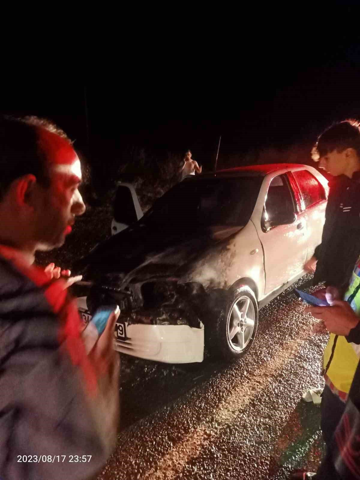 Kastamonu’da motor kısmından alev alan araç kullanılmaz hale geldi