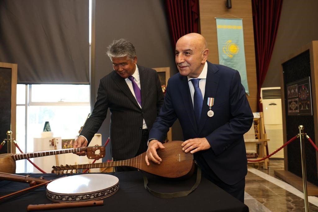 Türk Cumhuriyetleri Geleneksel El Sanatları Sergisi ziyarete açıldı