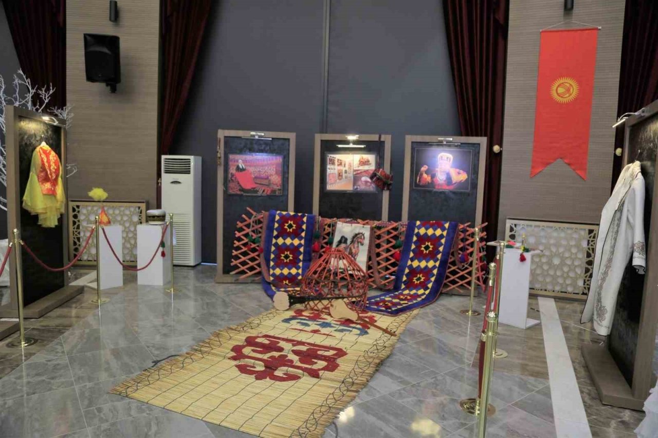 Türk Cumhuriyetleri Geleneksel El Sanatları Sergisi ziyarete açıldı