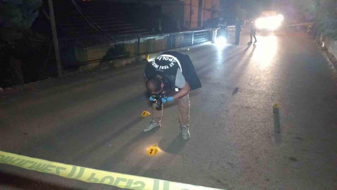 Sokak ortasında tartıştığı kişiyi tabancayla vurdu