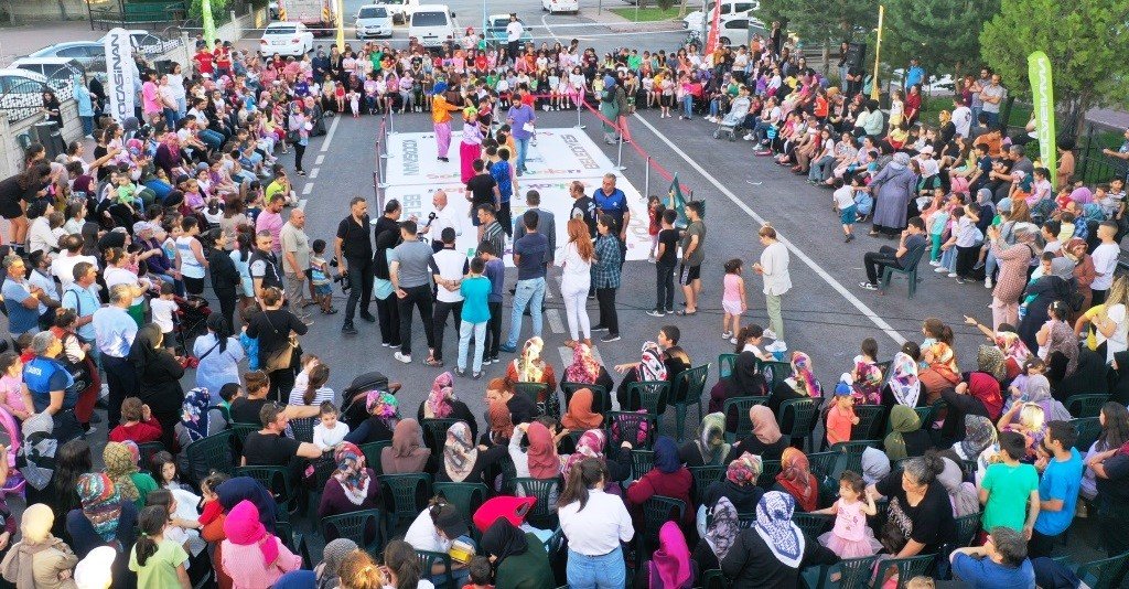 Kayseri’de 2017 yılından beri kesintisiz devam eden etkinlikte çocuklar, tatili dolu dolu geçiriyor