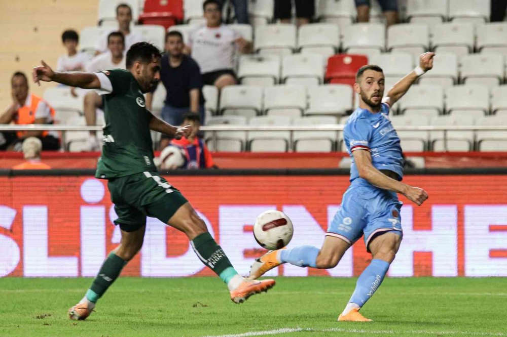Konyaspor Antalya'da galibiyeti kaçırdı 1-1