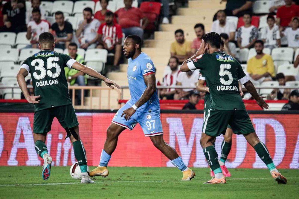 Konyaspor Antalya'da galibiyeti kaçırdı 1-1