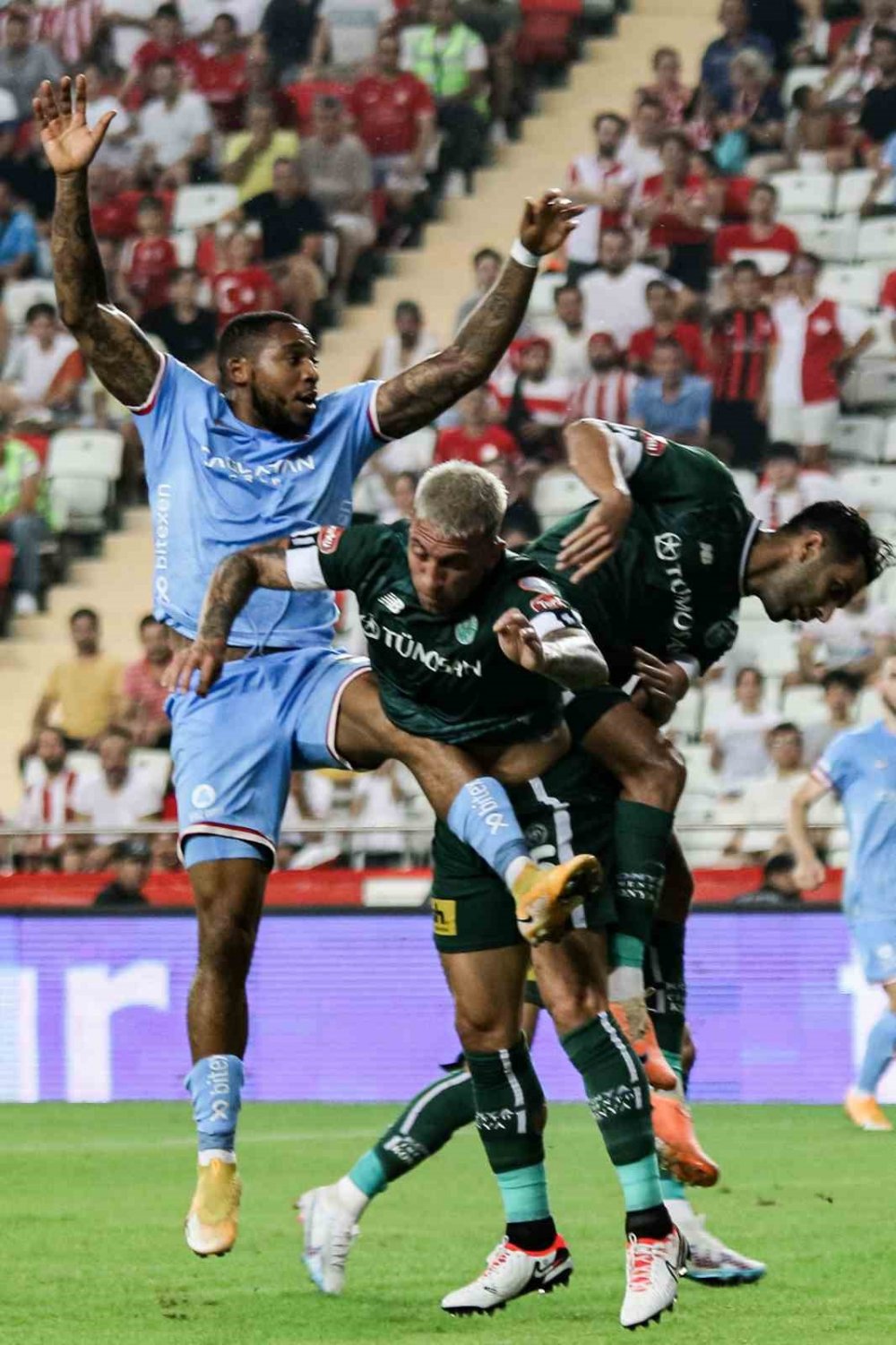 Konyaspor Antalya'da galibiyeti kaçırdı 1-1