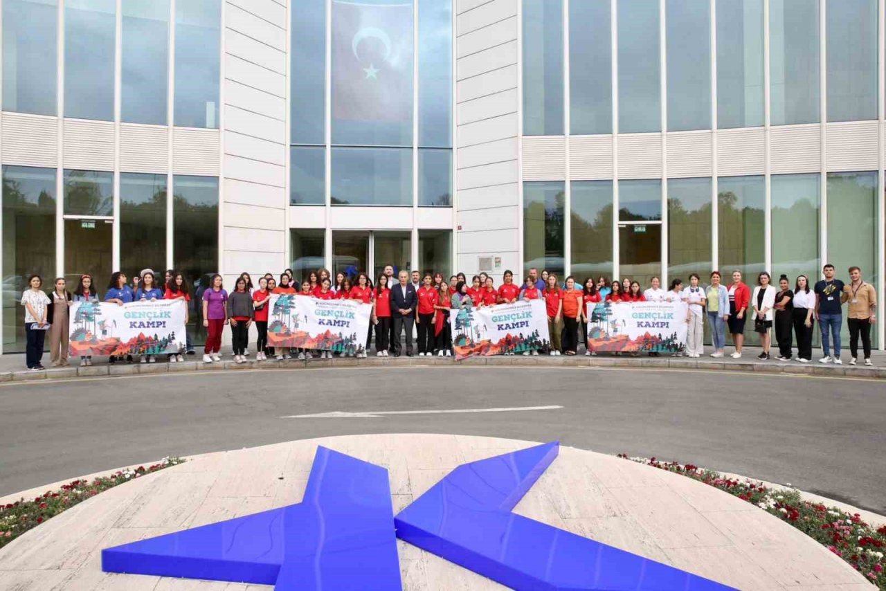 Küçükçekmece Belediyesi Gençlik Kampı düzenledi