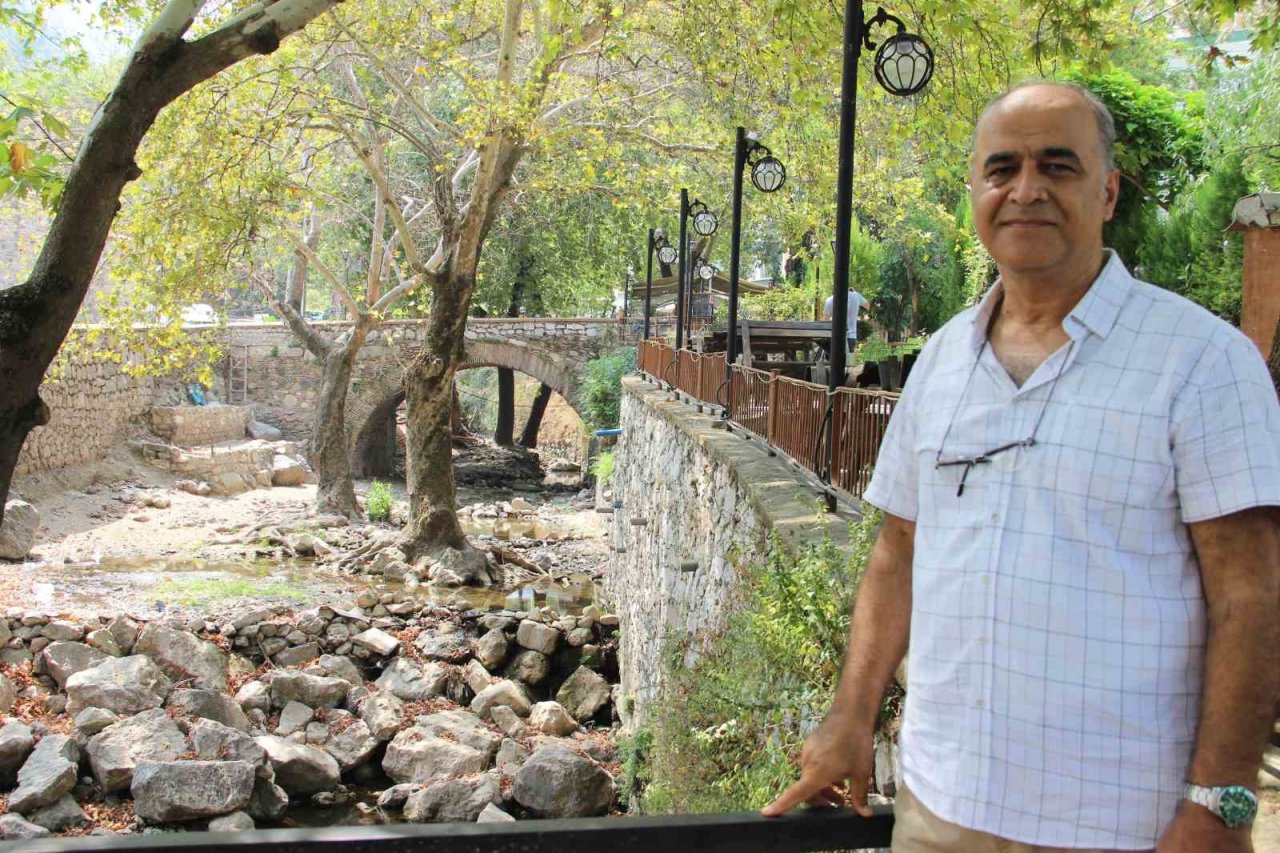 Manisa’nın tarihi köprüleri beton altında kaldı