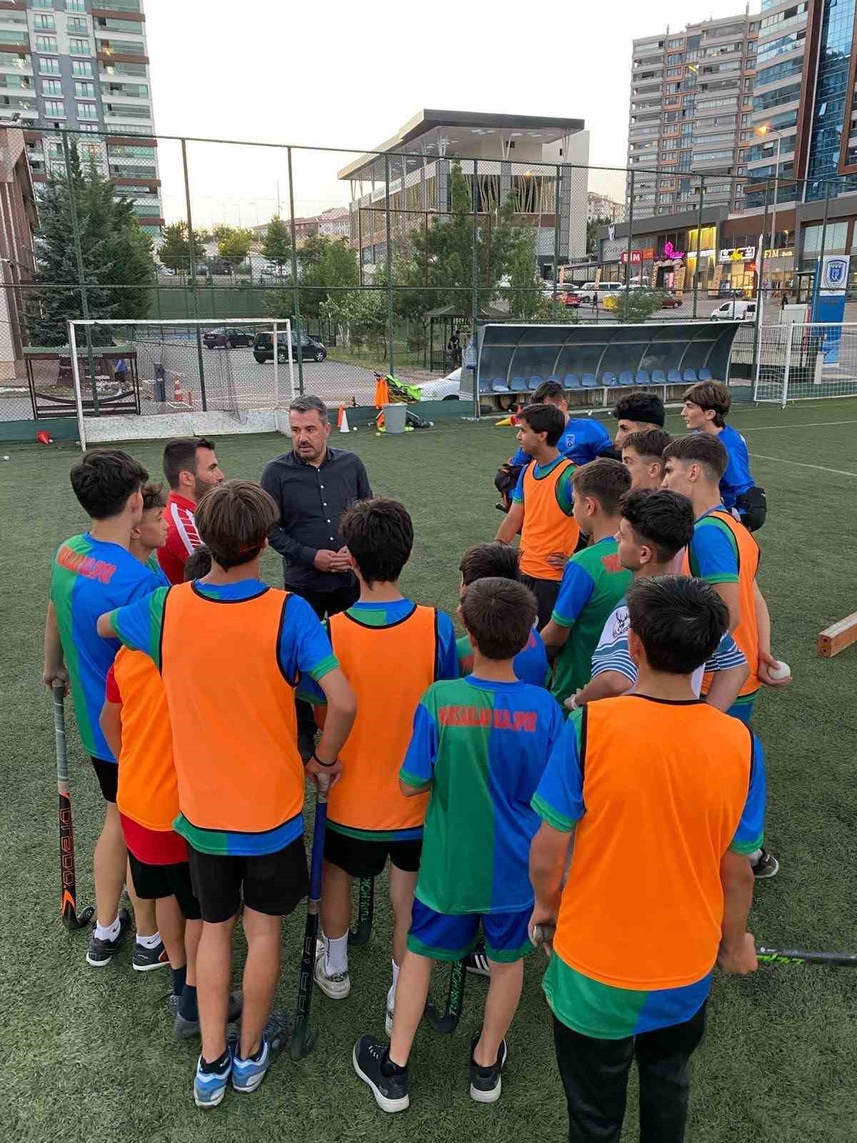 Pursaklar Belediye Spor Kulübü U16 Erkek Hokey Takımı yeni sezona hazırlanıyor