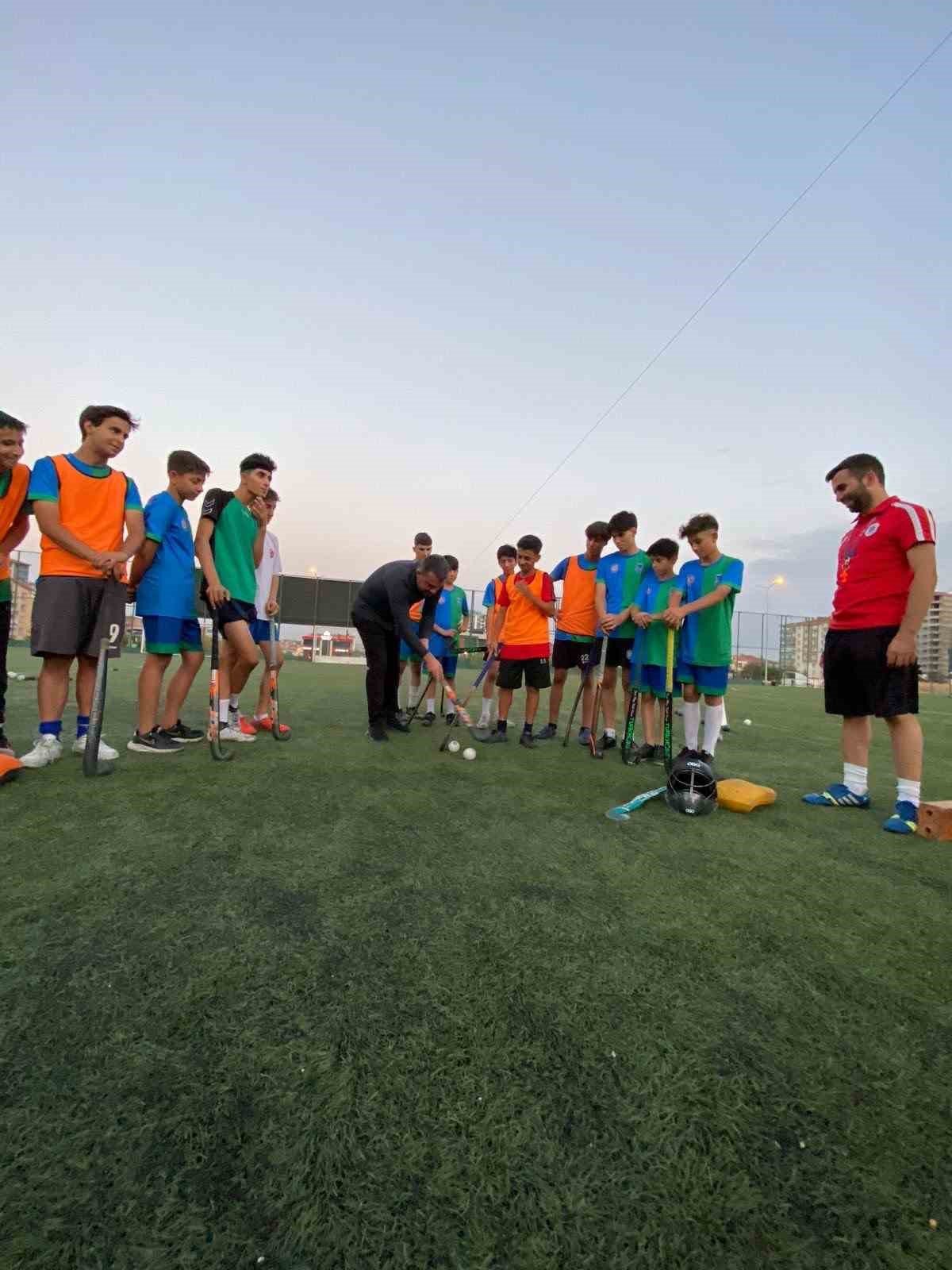 Pursaklar Belediye Spor Kulübü U16 Erkek Hokey Takımı yeni sezona hazırlanıyor