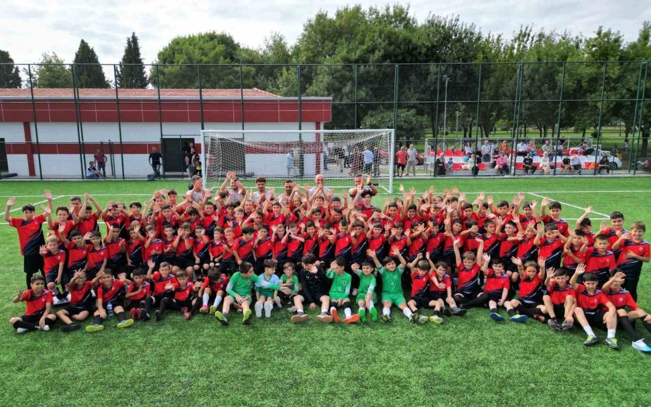 500 çocuğa futbol eğitimi