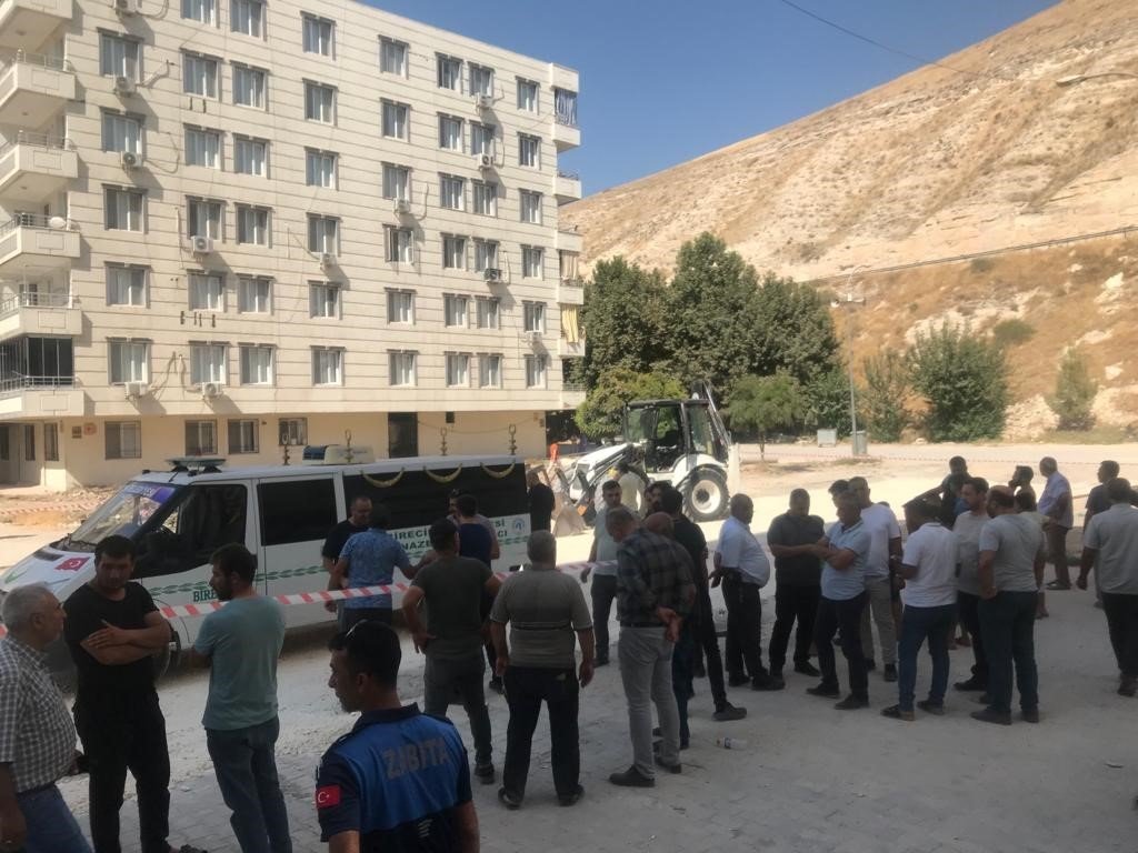 Şanlıurfa’da iş makinesinin altında kalan kadın öldü