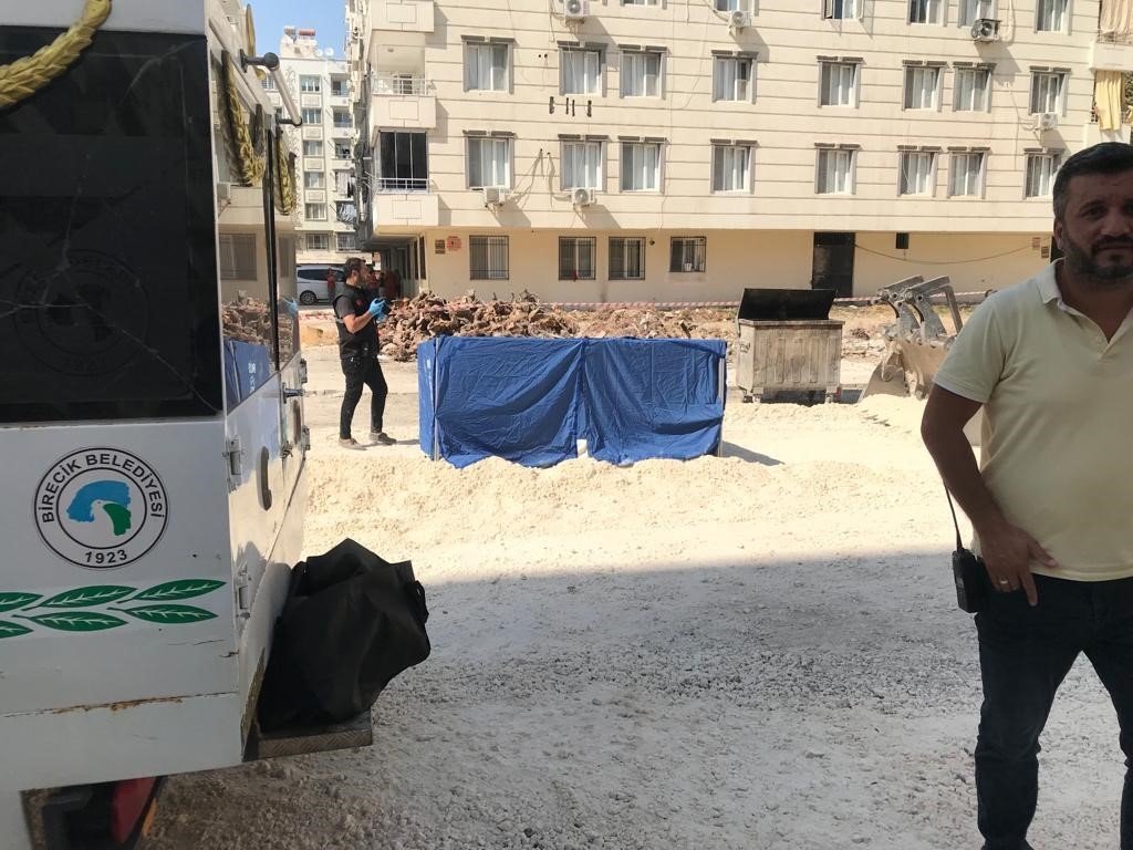 Şanlıurfa’da iş makinesinin altında kalan kadın öldü