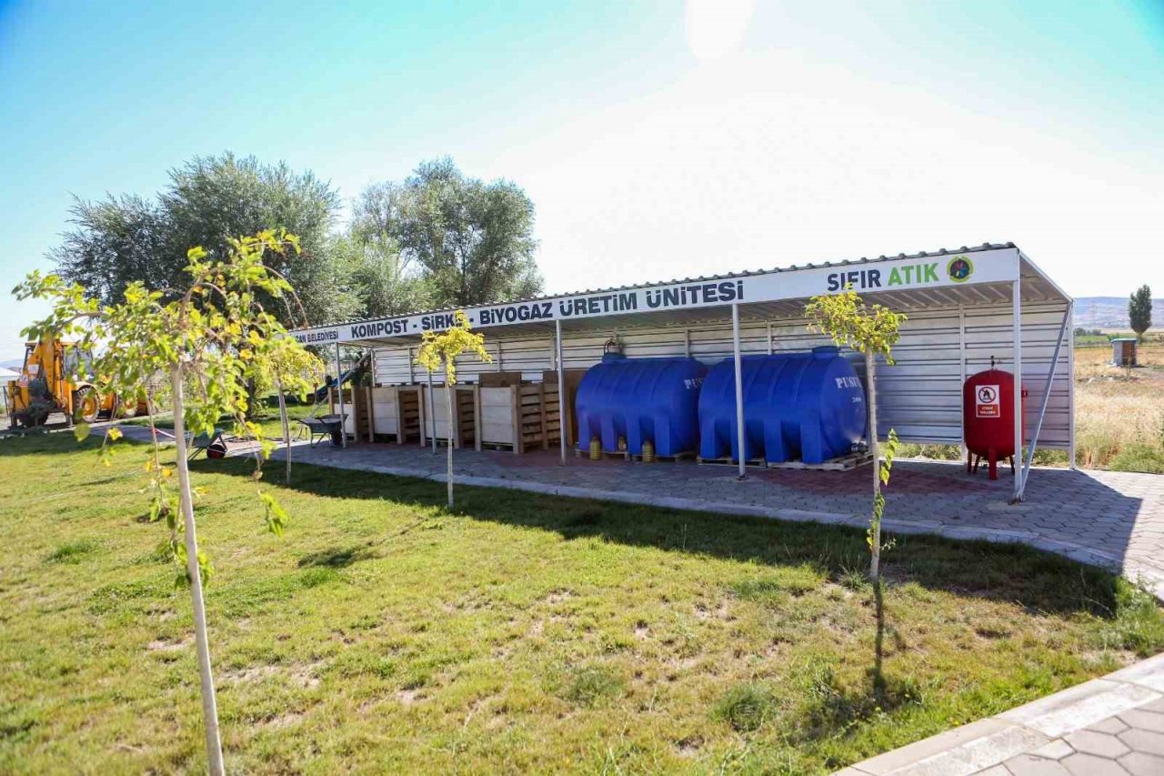 Başkan Ercan Sincan’a yönelik yatırımları anlattı