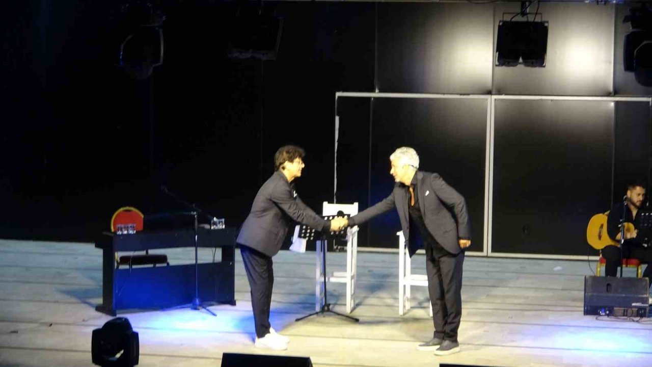 Marmaris’te ‘Hey gidi Günler’ sahnelendi