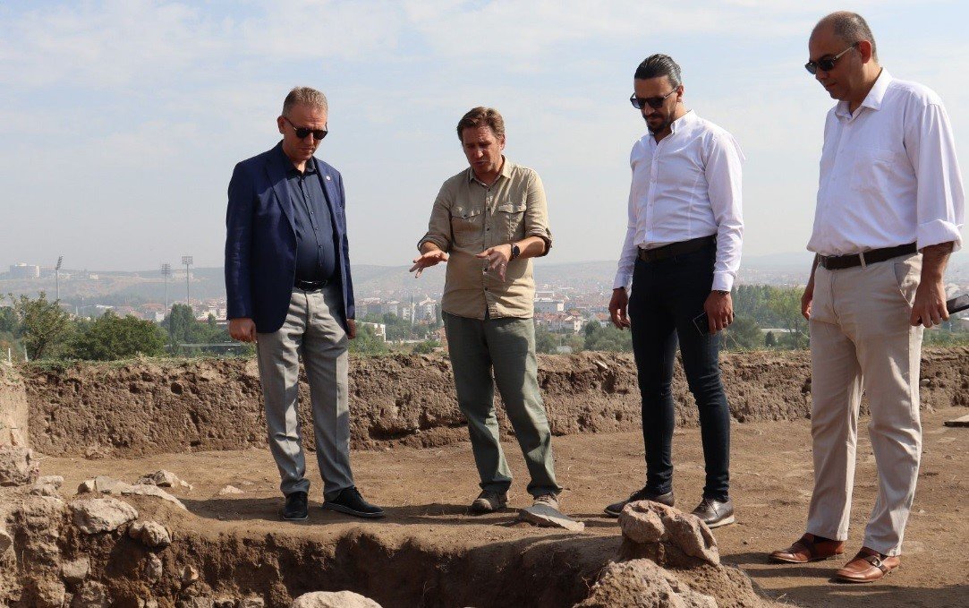 Tavşanlı’nın 8 bin yıllık geçmişine ışık tutacak kazı çalışmaları devam ediyor