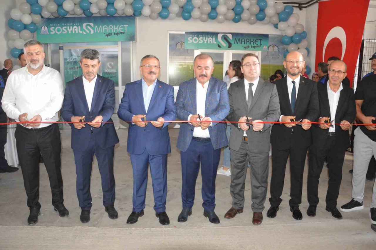 Bu markette para geçmiyor, açılışı yapıldı