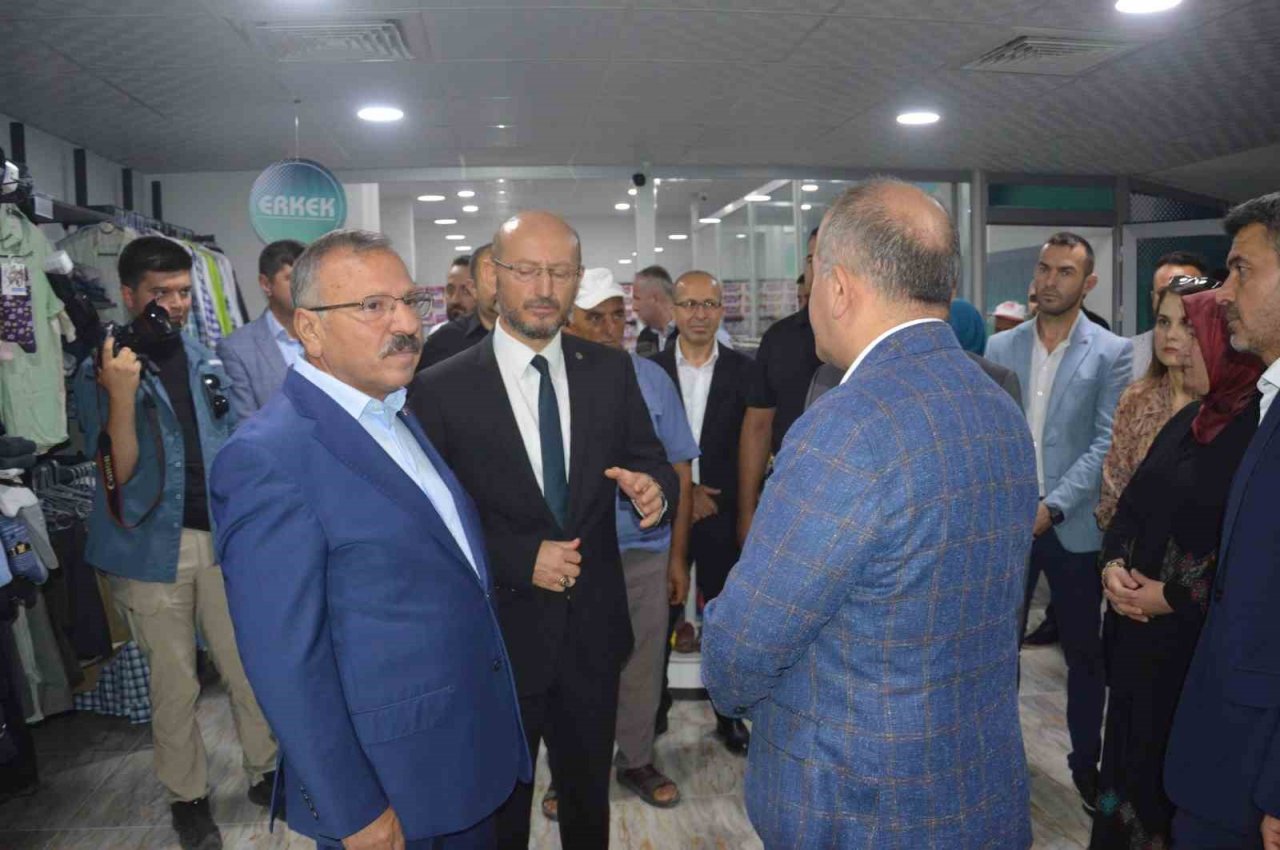 Bu markette para geçmiyor, açılışı yapıldı