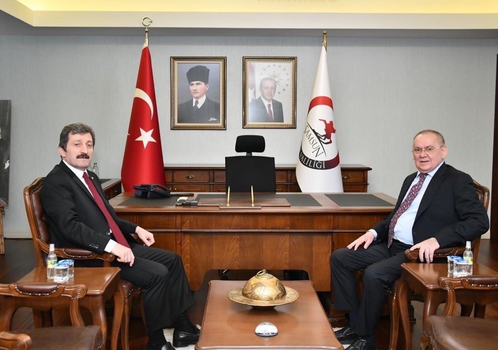 Samsun Valisi Tavlı, ayağının tozuyla toplantılara başladı