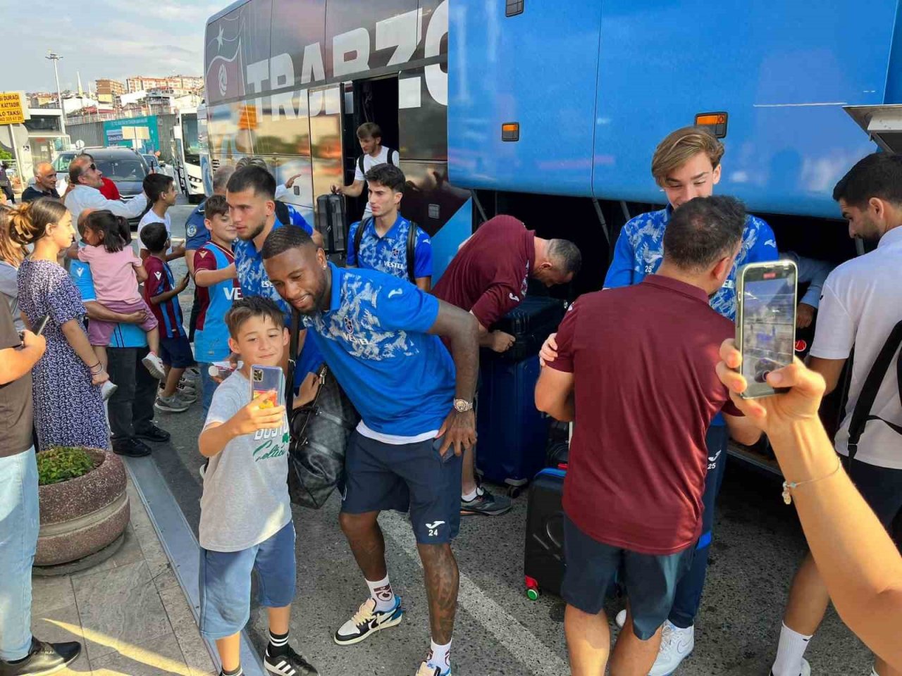 Trabzonspor, Galatasaray maçı için İstanbul’a gitti