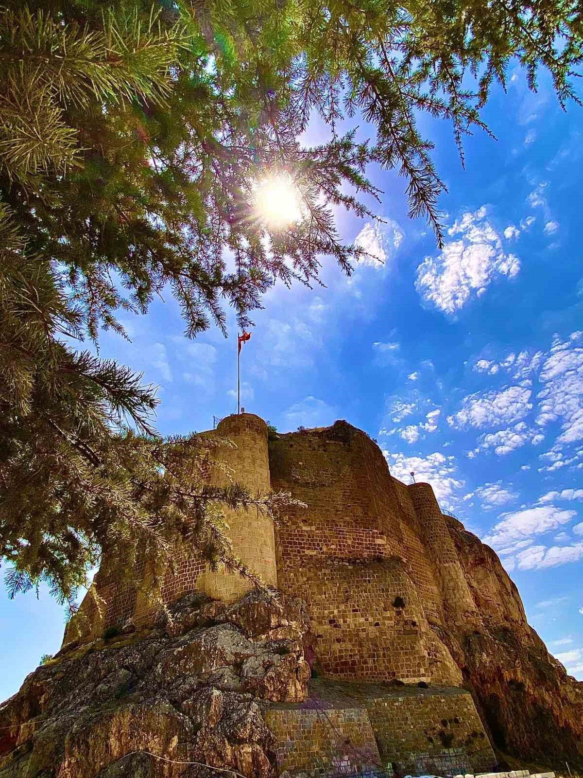 5 bin yıllık Harput Kalesi’nden görsel şölen