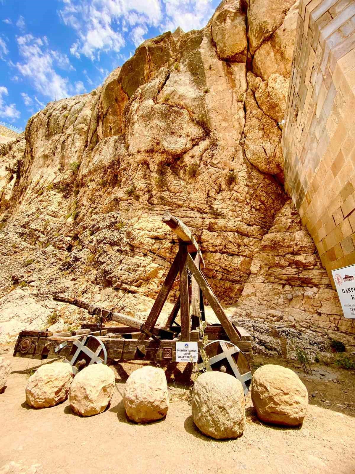 5 bin yıllık Harput Kalesi’nden görsel şölen