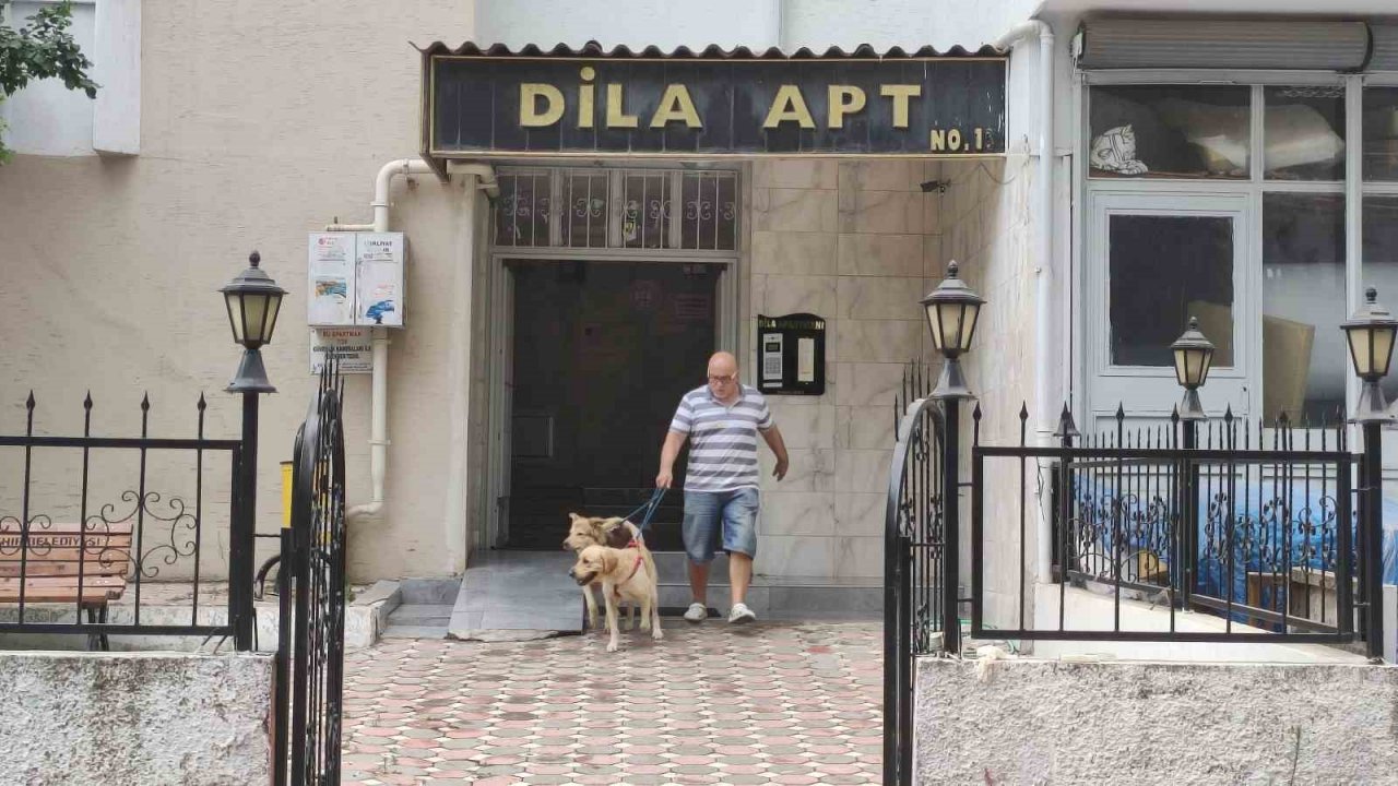 Adana’da cinnet getiren adam eşi ve çocuğunu öldürüp, kendisini bıçakla yaraladı