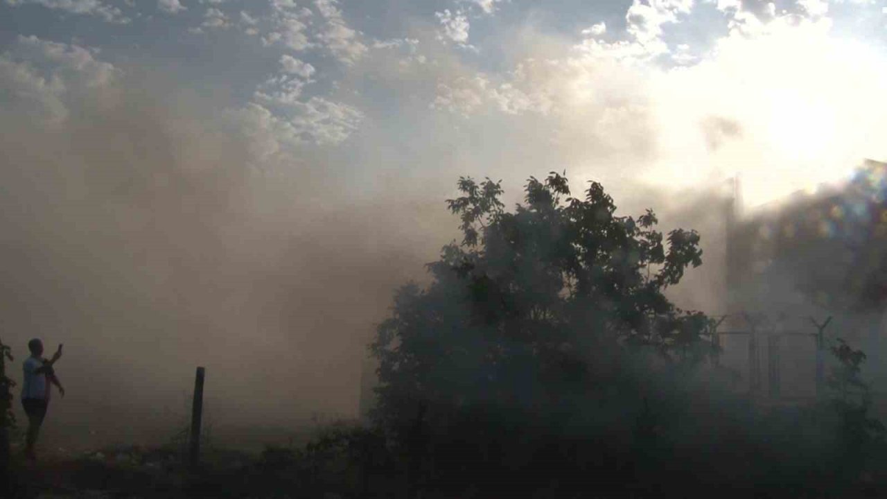 Ataşehir’de iş yeri yangını