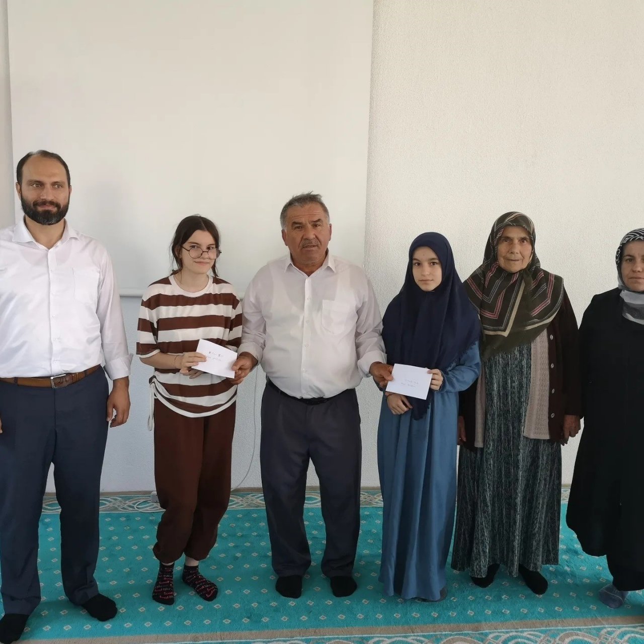 Dereceye giren öğrenciler para ile ödüllendirildi