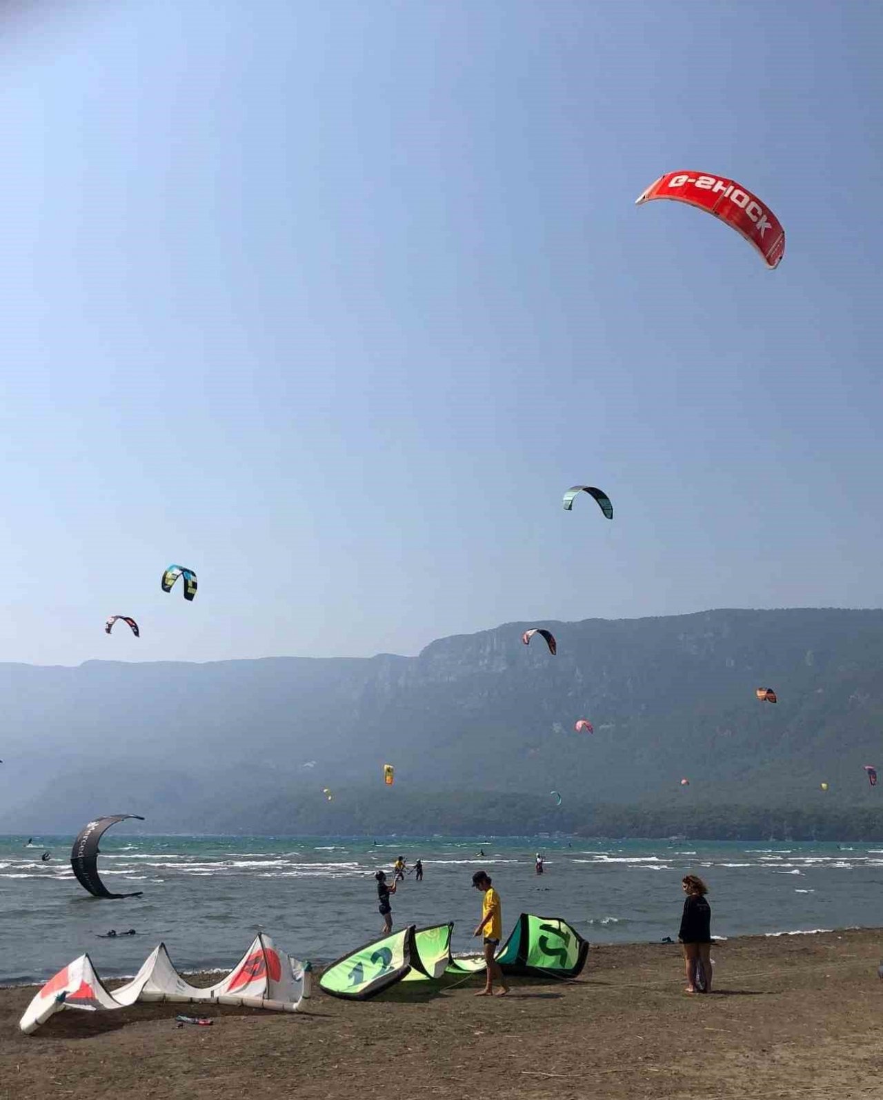 Gökova Körfezi’ni kitesurfçüler renklendiriyor