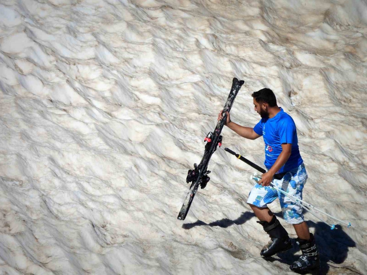 40 derece sıcakta kayak yaptı