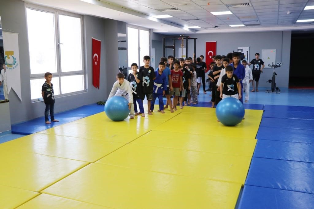 Haliliyeli gençlerden salon sporlarına yoğun ilgi