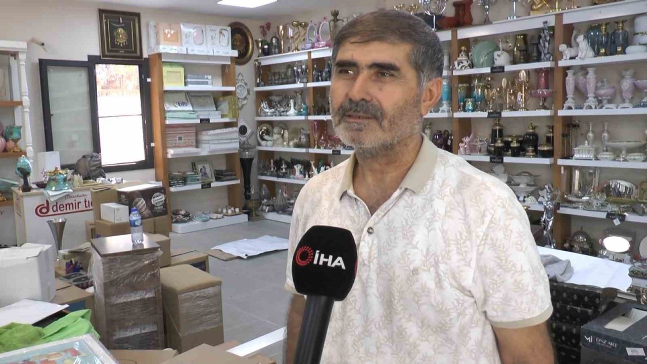 Depremzede esnaflar dükkanlarına kavuştu