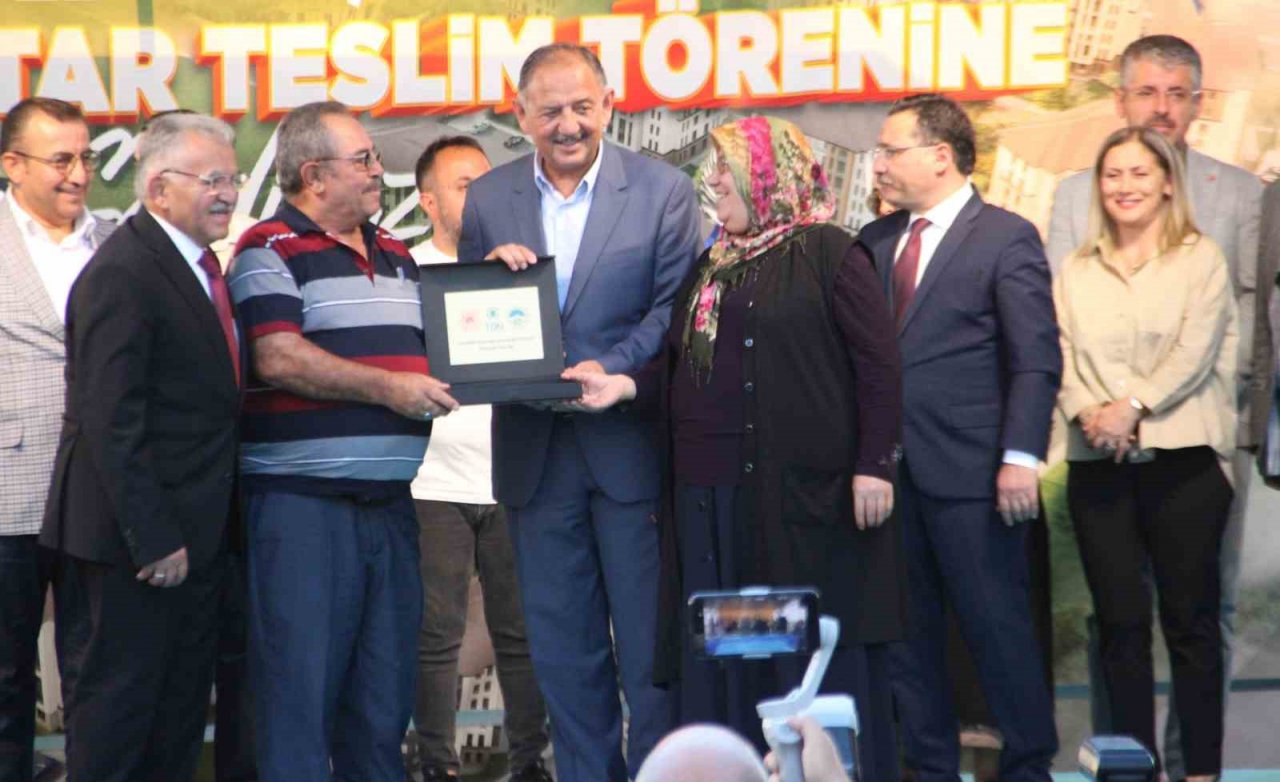 Bakan Özhaseki: "1 ve 2. derecede deprem bölgesinde bulunan bölgelerimizin oranı yüzde 66, yaşayan insan nüfusu ise yüzde 71"