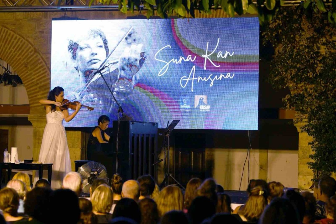 Kuşadası Kervansaray’da keman resitali