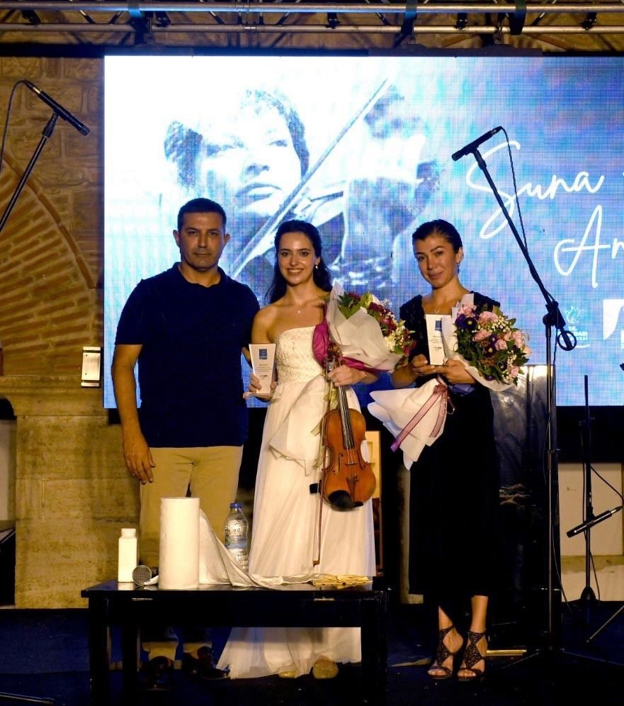 Kuşadası Kervansaray’da keman resitali