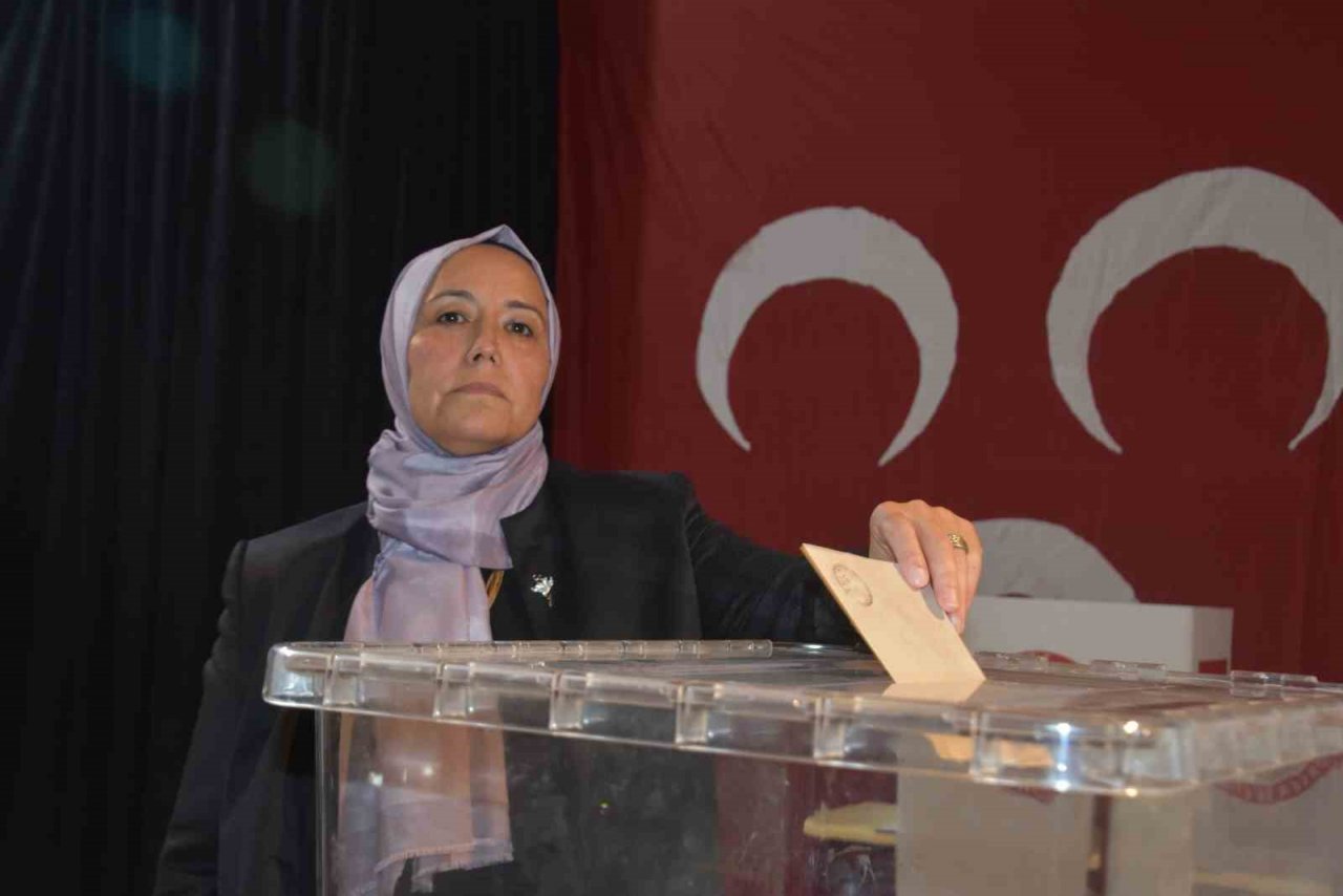 MHP Aliağa’da Nuray Aydemir güven tazeledi