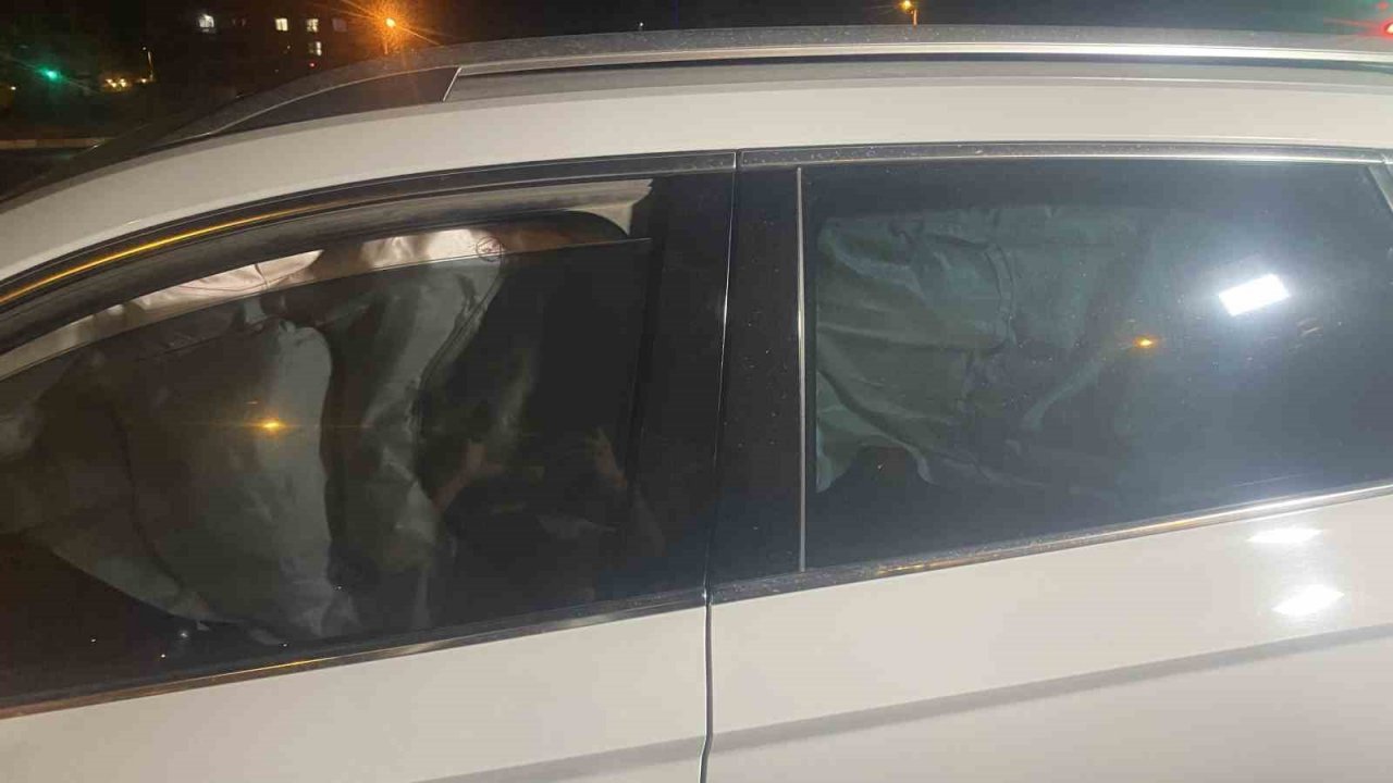 Uşak’ta iki otomobil kavşakta çarpıştı: 5 yaralı