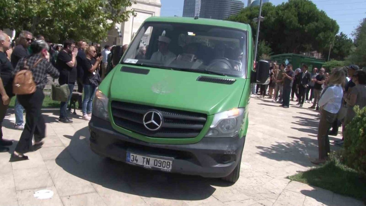 Hastane odasında ölü bulunan ünlü doktor son yolculuğuna uğurlandı