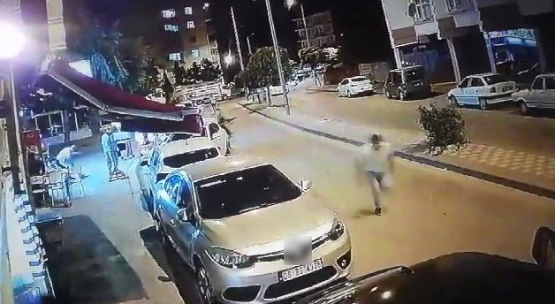 Tartıştığı kişileri tüfekle kovaladı